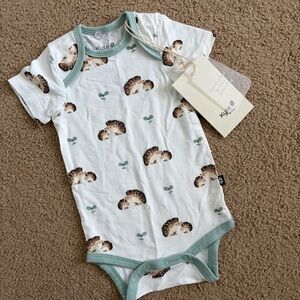 0-3M Kyte Baby White and Green Hedgehog Bodysuit Gender Neutral